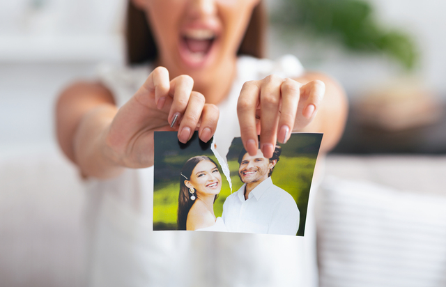 Oakland, CA – Family Lawyer / Attorney Discusses Features of a Summary Divorce